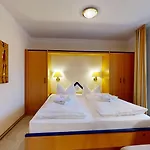 Lägenhet Direkt Am , Mit Balkon Und Seitlichem Meerblick, Haus Strelasund, Binz