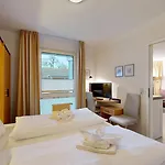 Direkt Am , Mit Balkon Und Seitlichem Meerblick, Haus Strelasund, 빈츠