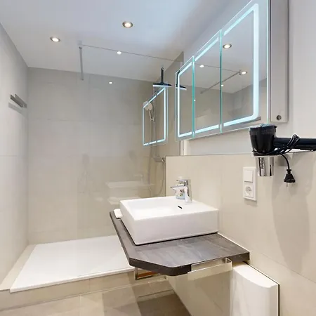 Fewo Direkt Am Strand , Mit Balkon Und Seitlichem Meerblick, Haus Strelasund, Binz 公寓 *