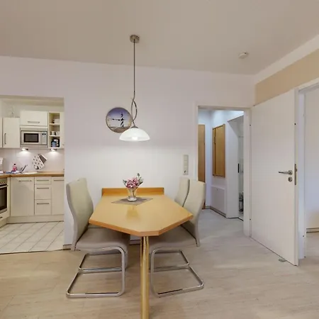 Fewo Direkt Am Strand , Mit Balkon Und Seitlichem Meerblick, Haus Strelasund, Binz *