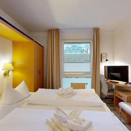 Fewo Direkt Am Strand , Mit Balkon Und Seitlichem Meerblick, Haus Strelasund, Binz * 宾茨