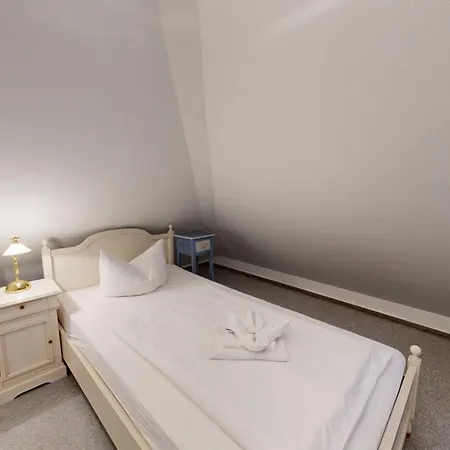 Fewo Direkt Am Strand , Mit Balkon Und Seitlichem Meerblick, Haus Strelasund, Binz 宾茨