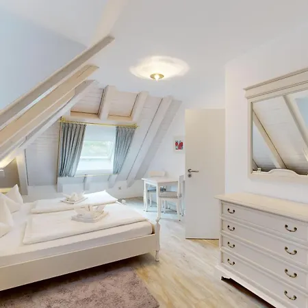 Fewo Direkt Am Strand , Mit Balkon Und Seitlichem Meerblick, Haus Strelasund, Binz 宾茨