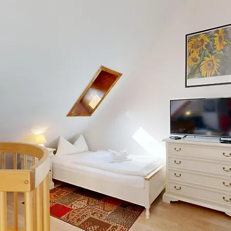 Fewo Direkt Am Strand , Mit Balkon Und Seitlichem Meerblick, Haus Strelasund, Binz *