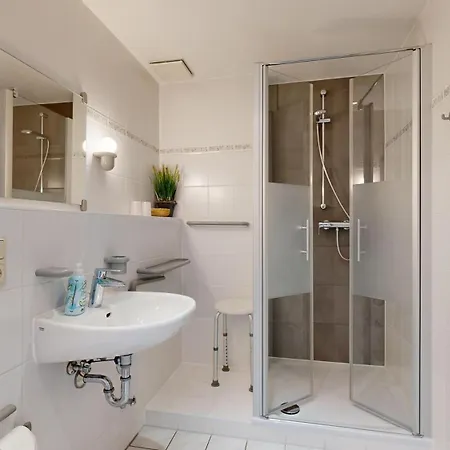 公寓 Fewo Direkt Am Strand , Mit Balkon Und Seitlichem Meerblick, Haus Strelasund, Binz 宾茨