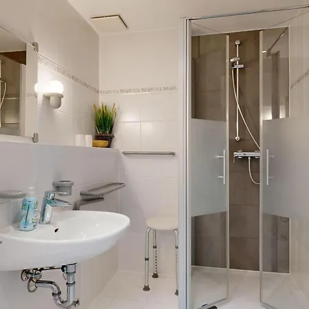 Fewo Direkt Am Strand , Mit Balkon Und Seitlichem Meerblick, Haus Strelasund, Binz 宾茨