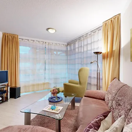 Apartment Direkt Am , Mit Balkon Und Seitlichem Meerblick, Haus Strelasund, *