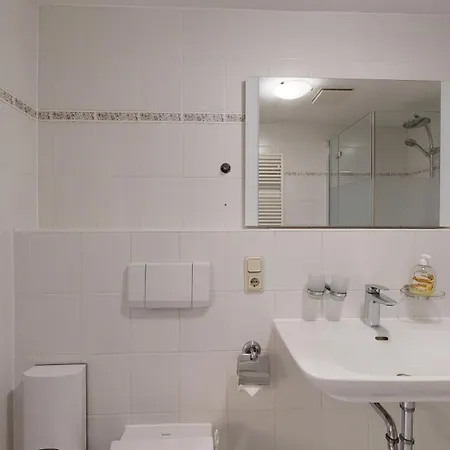 Direkt Am , Mit Balkon Und Seitlichem Meerblick, Haus Strelasund, Binz