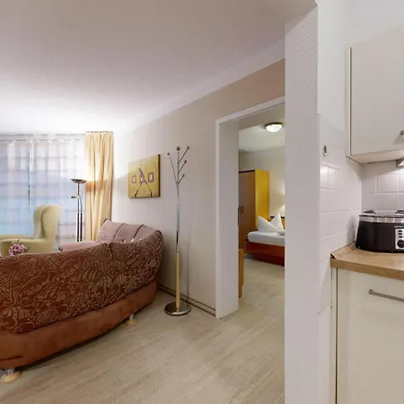 Direkt Am , Mit Balkon Und Seitlichem Meerblick, Haus Strelasund,
