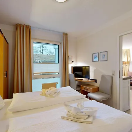 Direkt Am , Mit Balkon Und Seitlichem Meerblick, Haus Strelasund, Binz