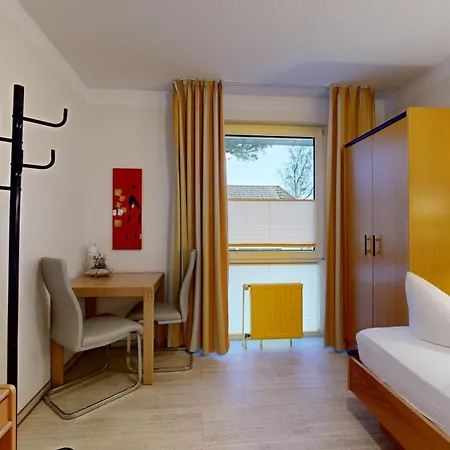 Direkt Am , Mit Balkon Und Seitlichem Meerblick, Haus Strelasund,