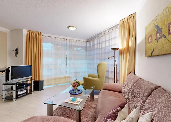 Apartment Direkt Am , Mit Balkon Und Seitlichem Meerblick, Haus Strelasund, *