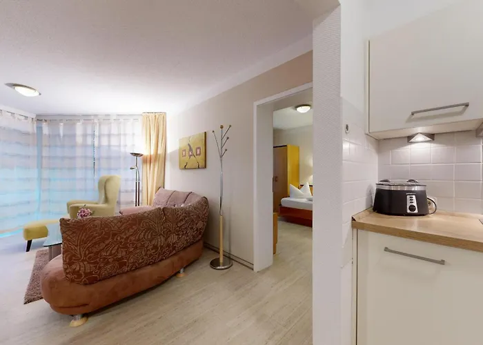 Direkt Am , Mit Balkon Und Seitlichem Meerblick, Haus Strelasund,