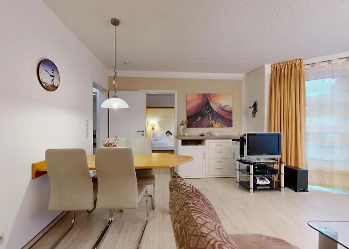 Apartment Direkt Am , Mit Balkon Und Seitlichem Meerblick, Haus Strelasund,