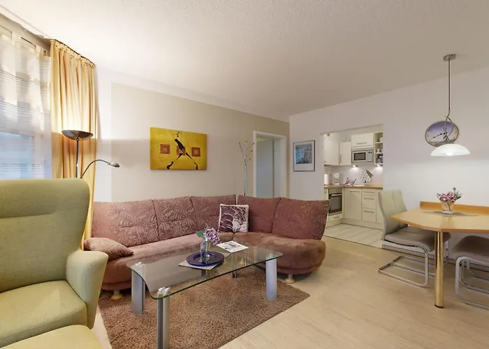 Apartment Direkt Am , Mit Balkon Und Seitlichem Meerblick, Haus Strelasund, *