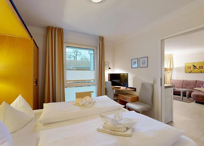 Direkt Am , Mit Balkon Und Seitlichem Meerblick, Haus Strelasund, Binz
