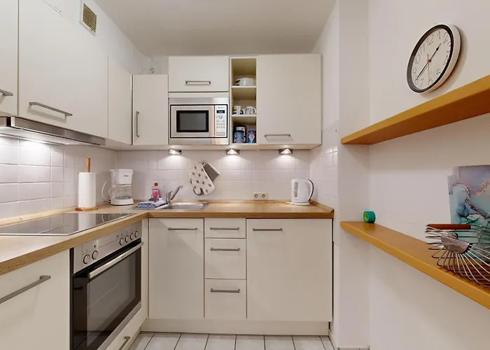 Apartment Direkt Am , Mit Balkon Und Seitlichem Meerblick, Haus Strelasund, *